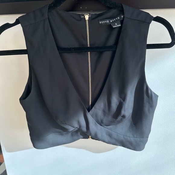 Black crop top - Picture 2 of 3